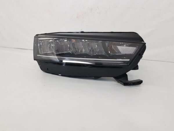 Far dreapta Skoda Octavia 4 full led 5E4941016 2020 2021 2022 2023 - imagine 3