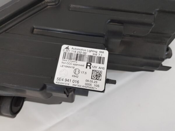Far dreapta Skoda Octavia 4 full led 5E4941016 2020 2021 2022 2023 - imagine 10