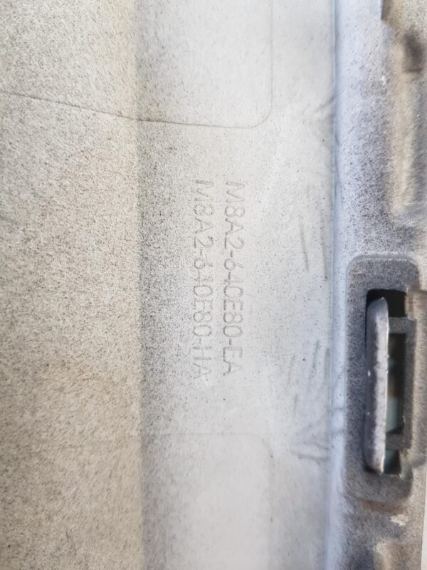 Spoiler bara spate Land Rover Range Rover Velar R Dynamic M8A2-640E80-EA 2017 2018 2019 2020 2021 2022 2023 - imagine 9