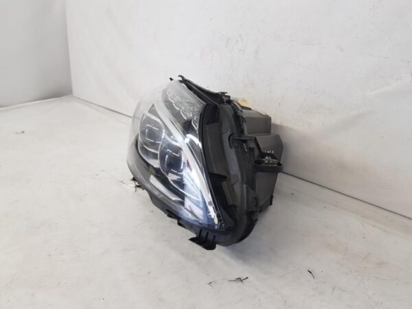 Far dreapta full led Mercedes C Class W205 A2059063204 2014 2015 2016 - imagine 4