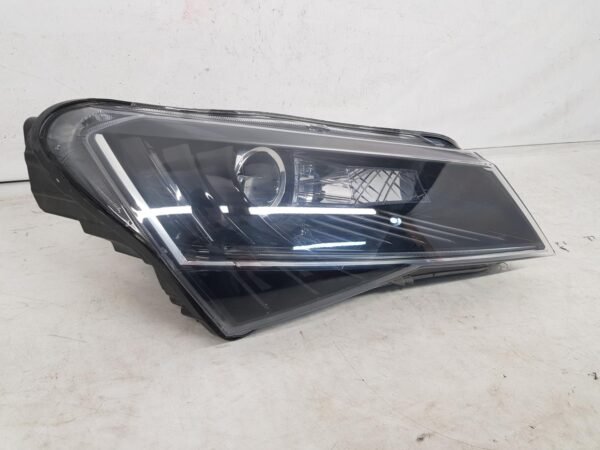 Far dreapta xenon led Skoda Superb 3 3V1941016A 2016 2017 2018 2019 2020 - imagine 4
