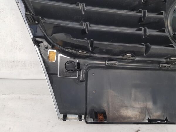 Grila radiator cu senzori parcare VW Passat B6 3C08536511AD 2006 2007 2008 2009 2010 2011 - imagine 9