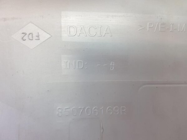 Ornament bara spate Dacia Duster 850706169R 2009 2010 2011 2012 2013 2014 2015 2016 - imagine 8