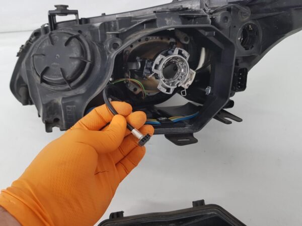 Far dreapta xenon BMW Seria 5 E60 E61 2003 2004 2005 2006 - imagine 9