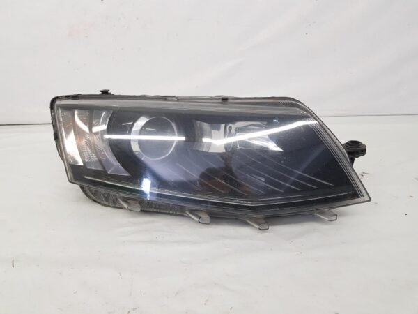 Far dreapta xenon + led Skoda Octavia 3 5E1941016B 2013 2014 2015 2016