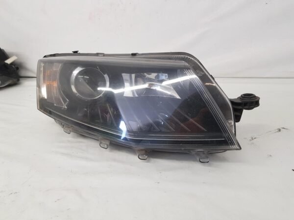 Far dreapta xenon + led Skoda Octavia 3 5E1941016B 2013 2014 2015 2016 - imagine 3