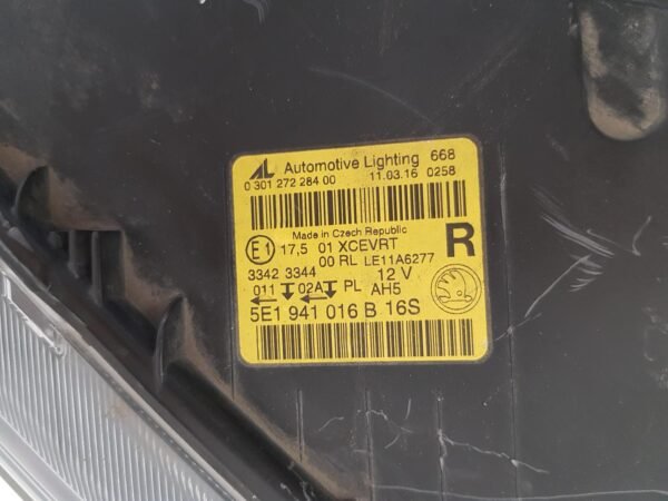 Far dreapta xenon + led Skoda Octavia 3 5E1941016B 2013 2014 2015 2016 - imagine 9