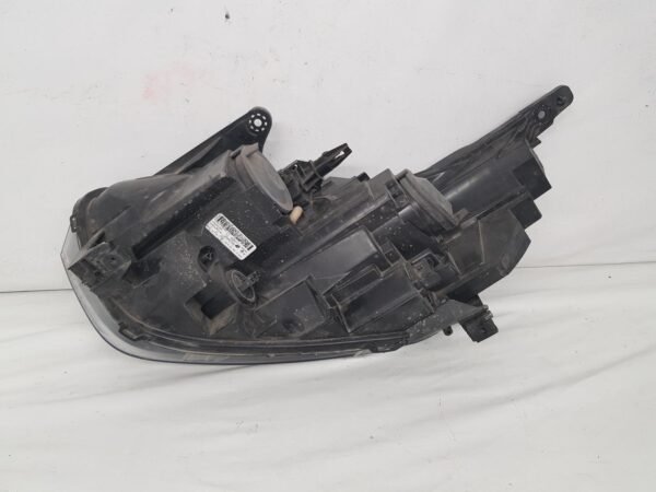 Far dreapta Renault Express 260105660R 2021 2022 2023 2024 2025 - imagine 8
