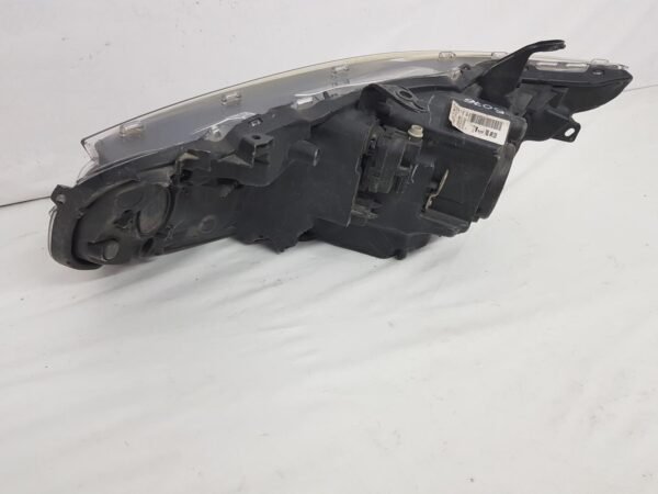 Far dreapta halogen + led Toyota Auris facelift 81110-02K30 2015 2016 2017 2018 2019 - imagine 7