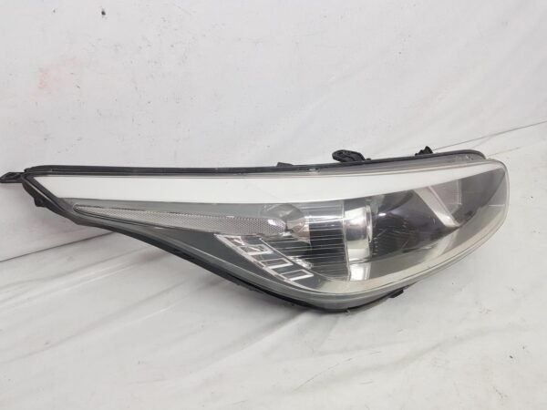 Far dreapta Kia Ceed 92102-A2010 2012 2013 2014 2015 - imagine 4