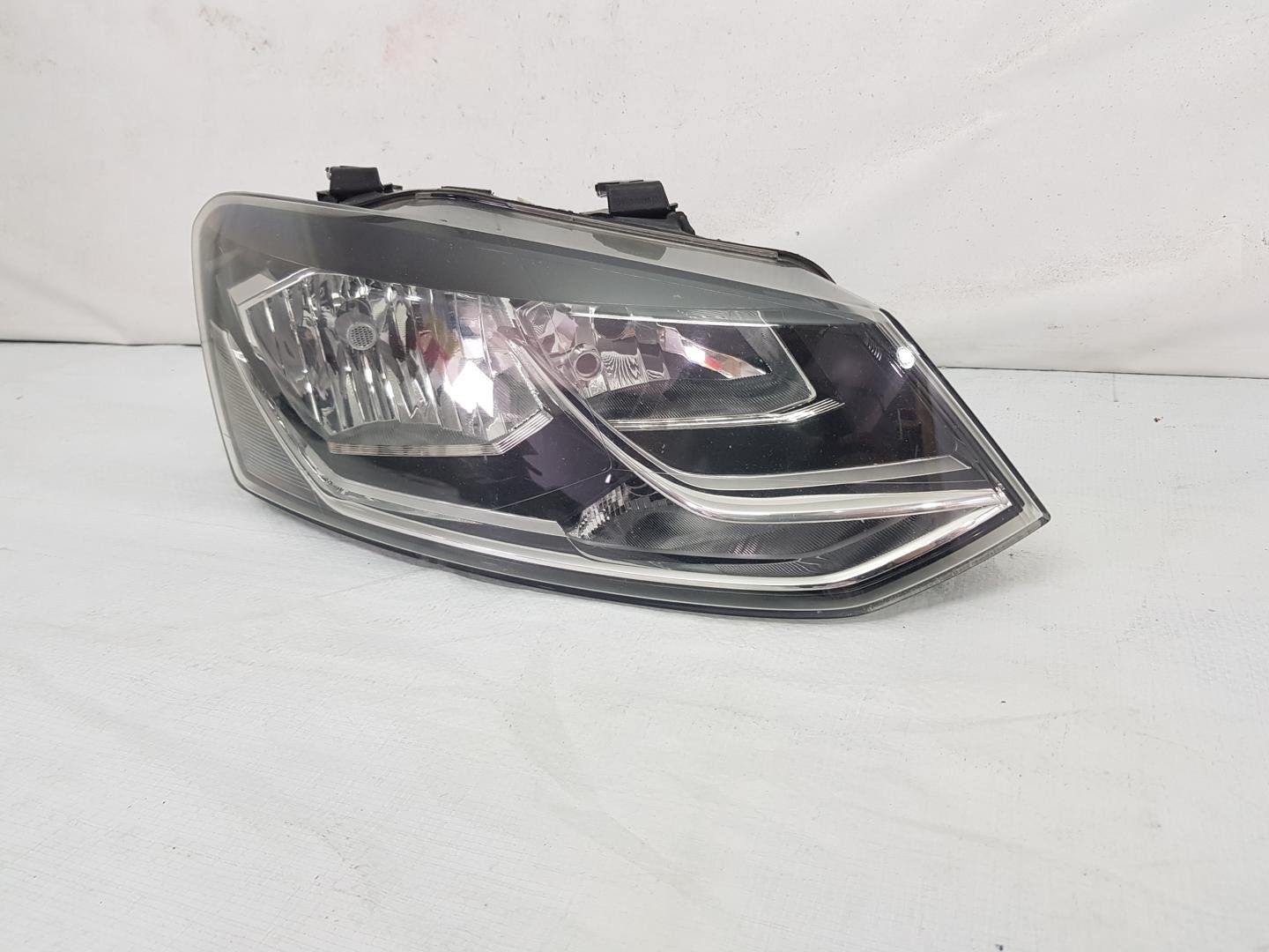 Far dreapta VW Polo 6C facelift 6C1941006B 2014 2015 2016 2017 - imagine 3