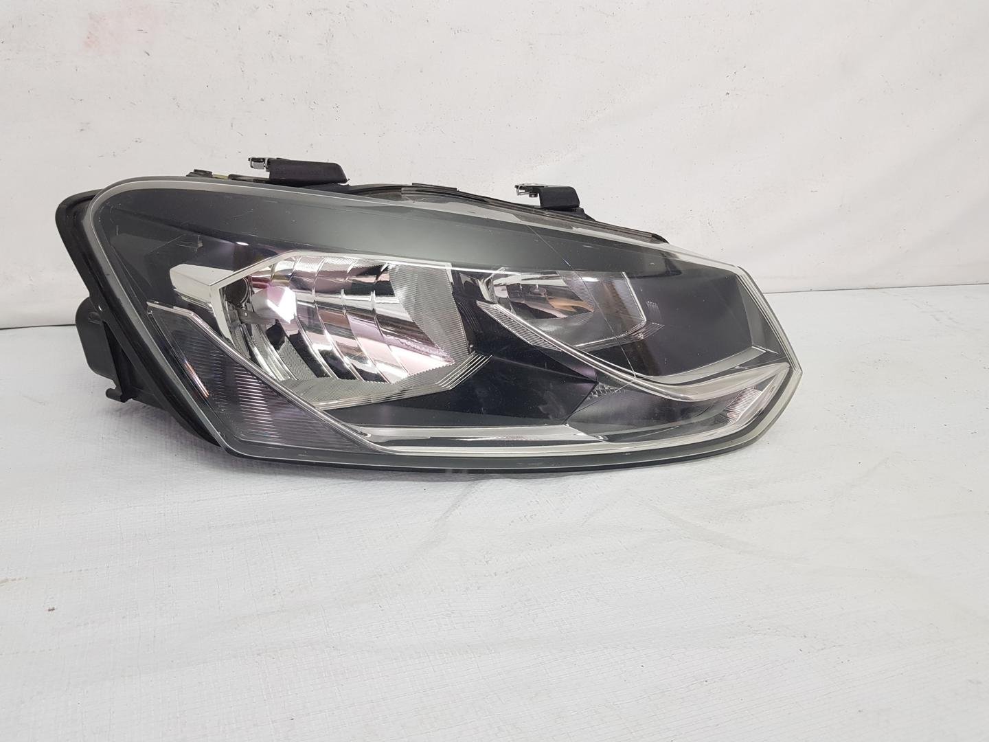 Far dreapta VW Polo 6C facelift 6C1941006B 2014 2015 2016 2017 - imagine 4