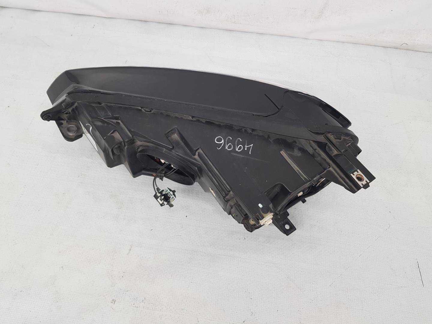 Far dreapta xenon + led VW Golf 7 GTI 5GM941752A 2013 2014 2015 2016 - imagine 8