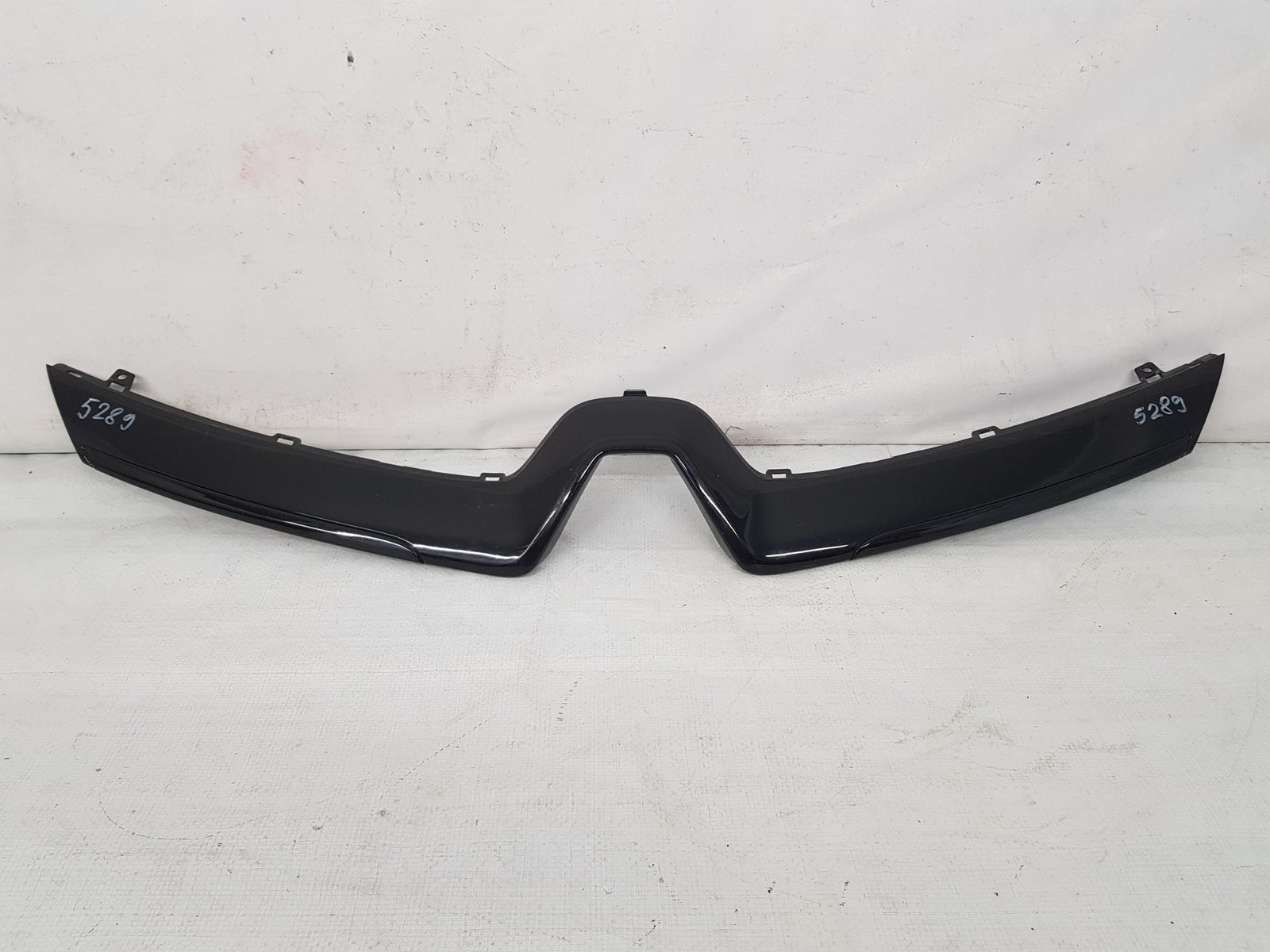 Ornament grila radiator Renault Clio 4 620787878R 2012 2013 2014 2015 2016 2017 2018 2019 2020