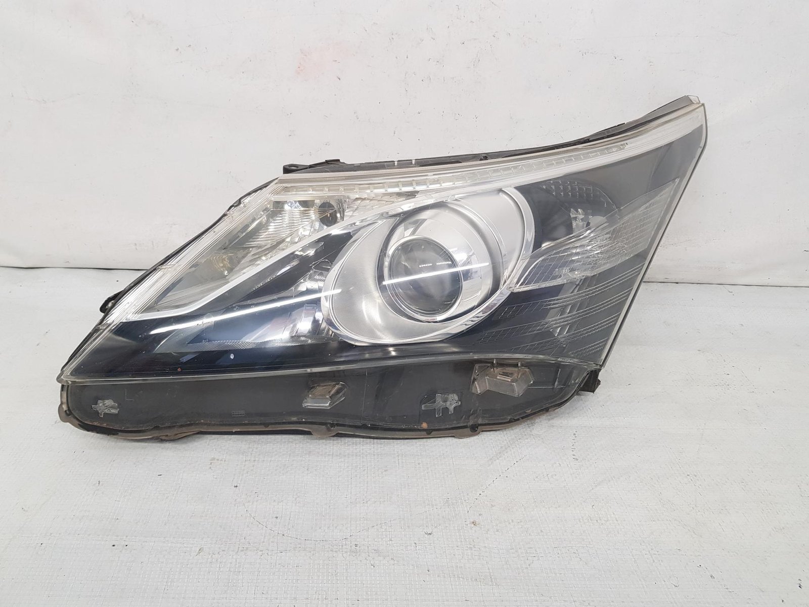 Far stanga xenon si led Toyota Avensis T27 facelift 10100-17685 2013 2014 2015