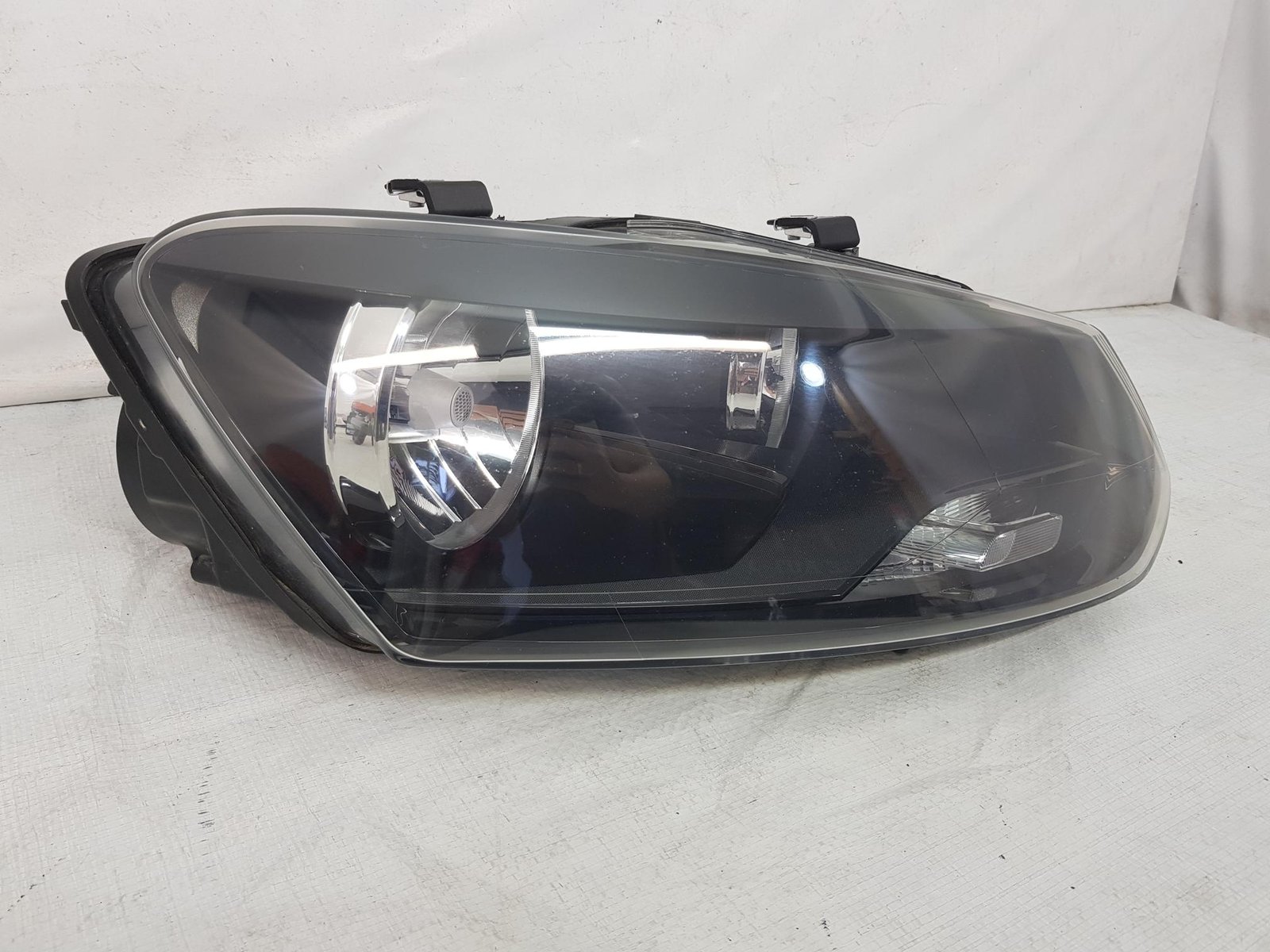 Far dreapta VW Polo 6R 6R1941008G 2009 2010 2011 2012 2013 - imagine 4