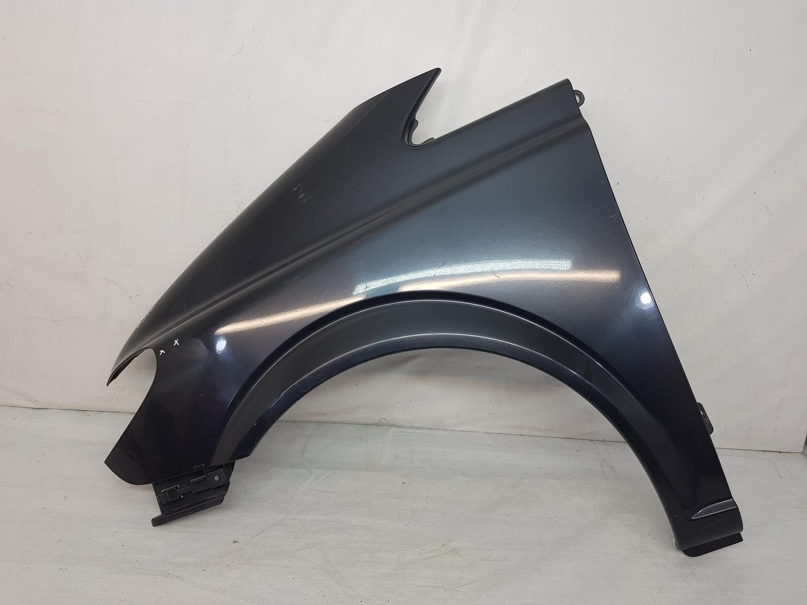 Aripa stanga fata Mercedes Vito W639 A6396304307 2004 2005 2006 2007 2008