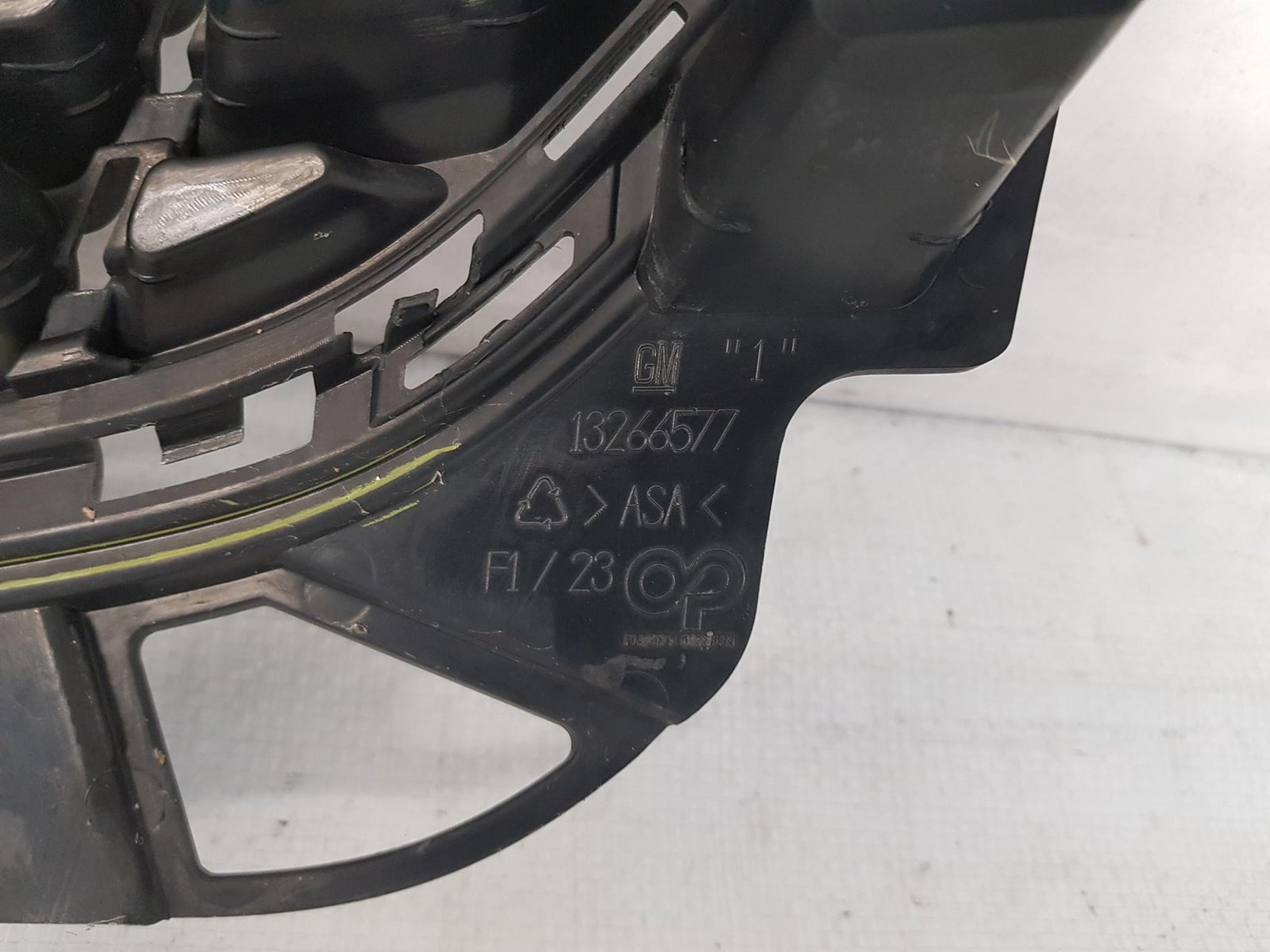 Grila radiator Opel Astra J 13266577 2009 2010 2011 2012 - imagine 9