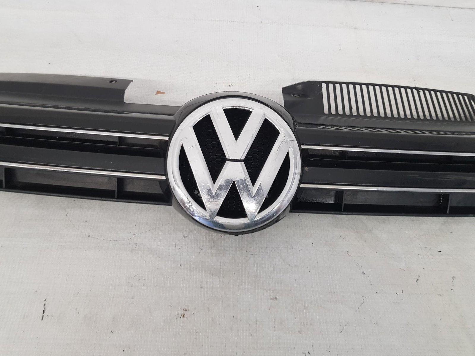 Grila radiator Volkswagen Golf 6 1K9853653A 2009 2010 2011 2012 2013 - imagine 5