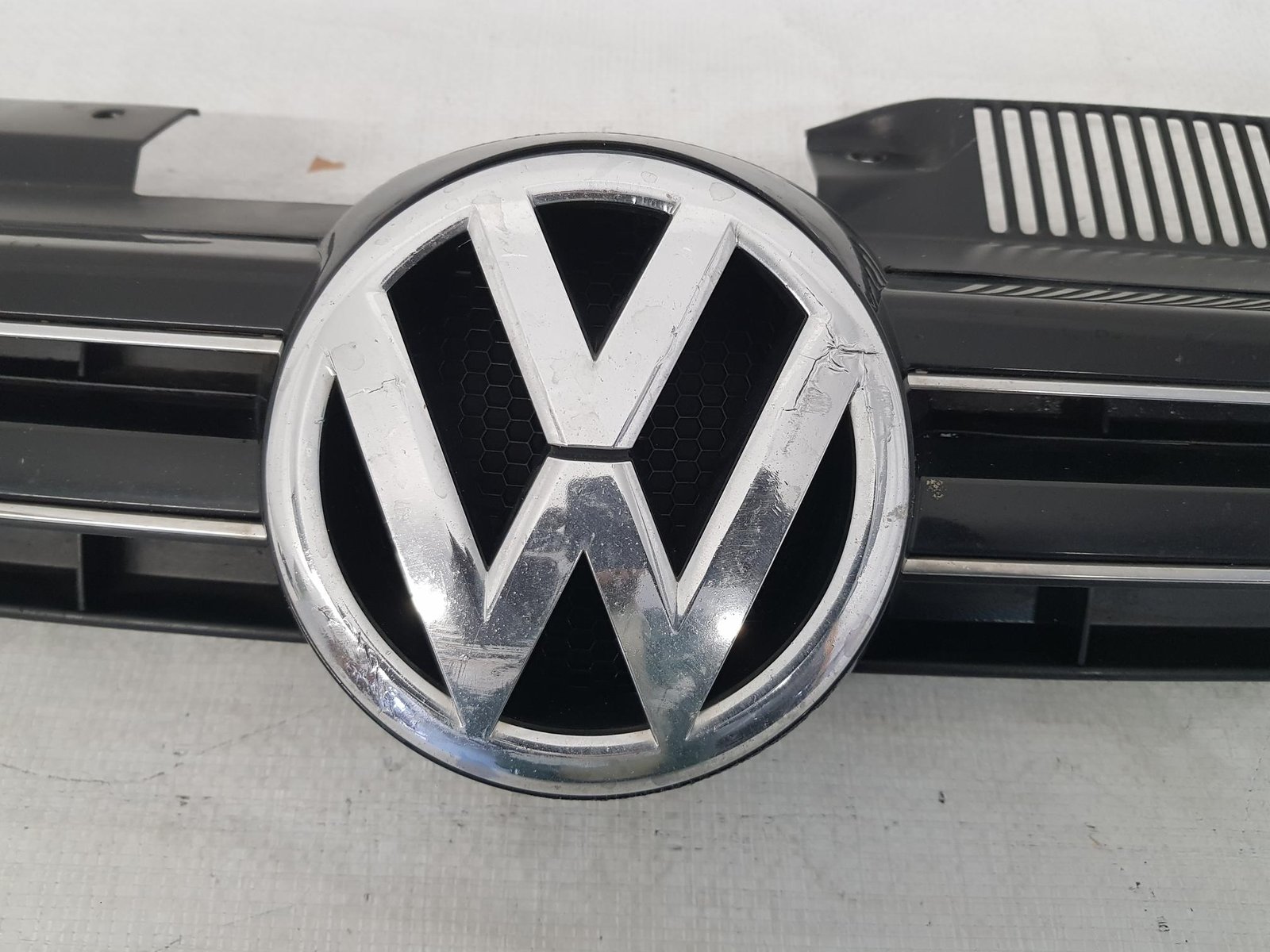 Grila radiator Volkswagen Golf 6 1K9853653A 2009 2010 2011 2012 2013 - imagine 6