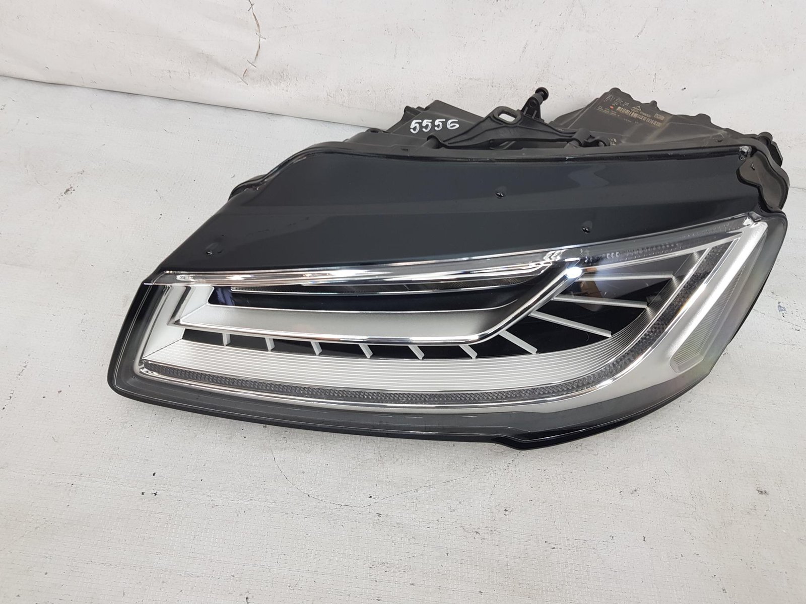 Far stanga Audi A8 Matrix facelift 4H0941033B 2014 2015 2016 2017 - imagine 5