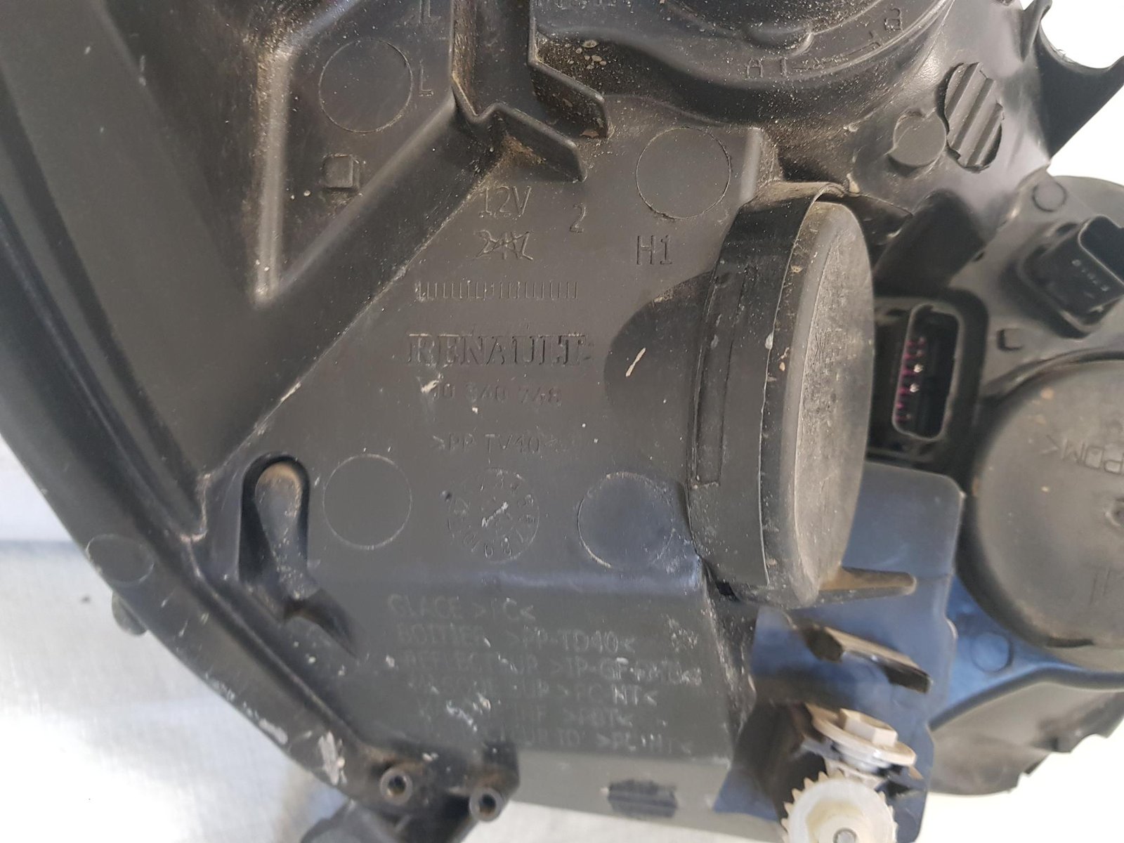 Far stanga Renault Clio 4 260601176R 2012 2013 2014 2015 2016 2017 2018 2019 2020 - imagine 14