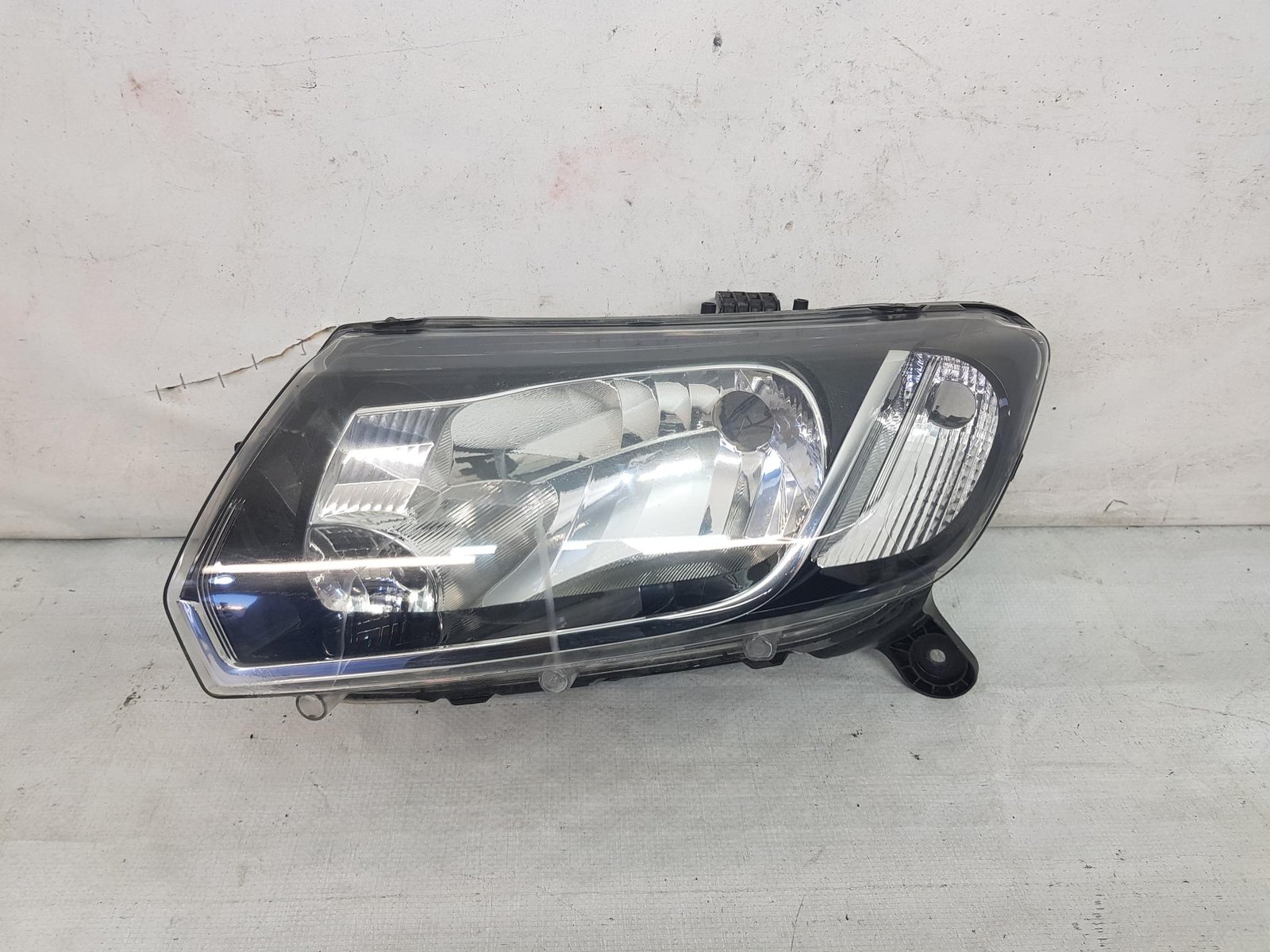 Far stanga Dacia Logan 2 Sandero 2 260608494R 2012 2013 2014 2015 2016