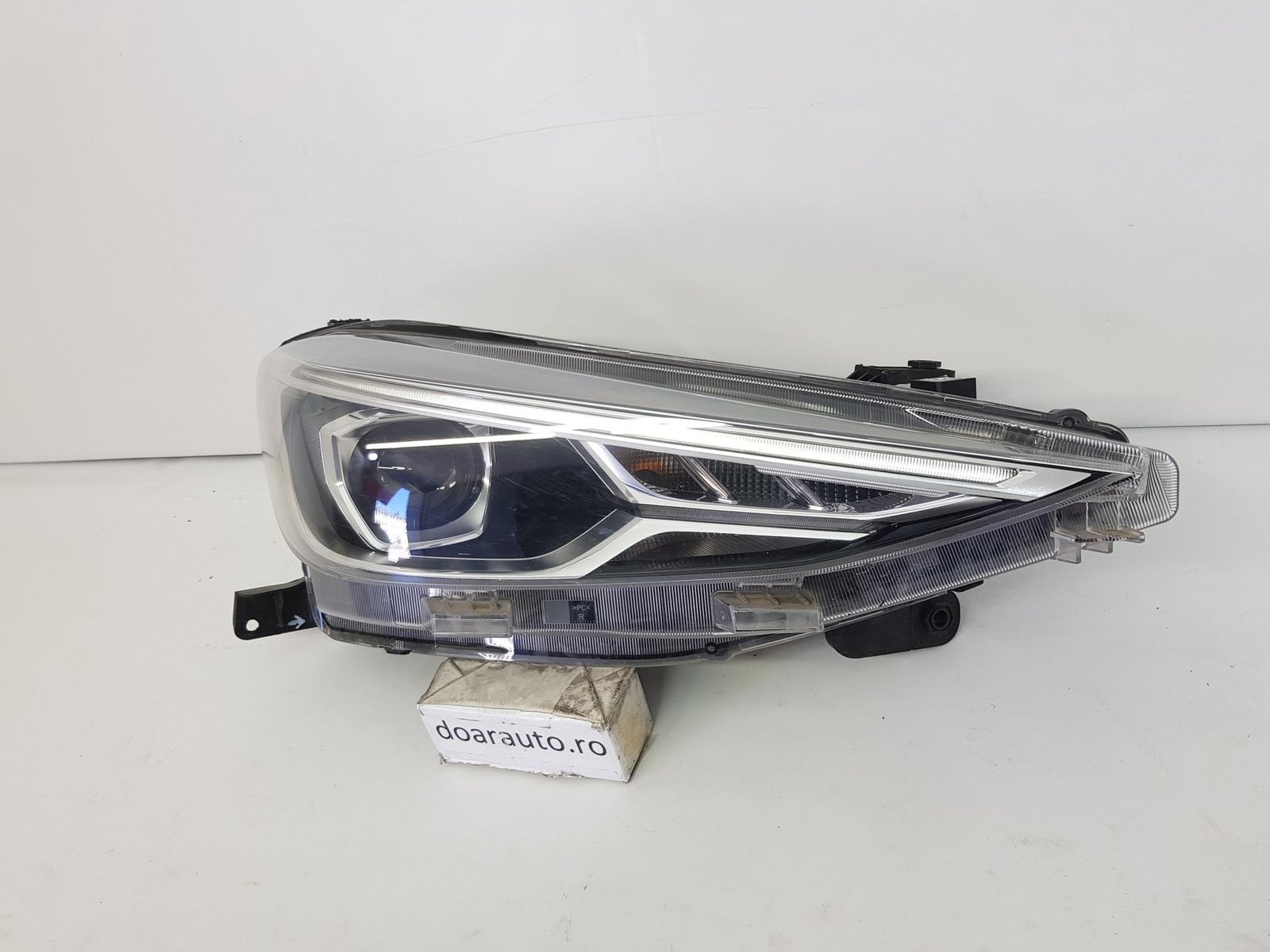 Far dreapta MG3 MG 3 ZS32 Halogen Led 2024 2025 2026 11500014 - imagine 3