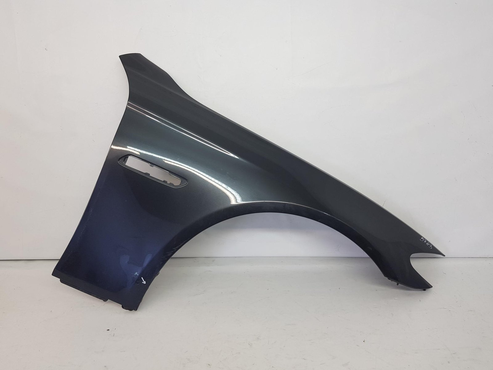 Aripa dreapta fata BMW Seria 5 F10 F11 2010 2011 2012 2013 2014 2015 2016
