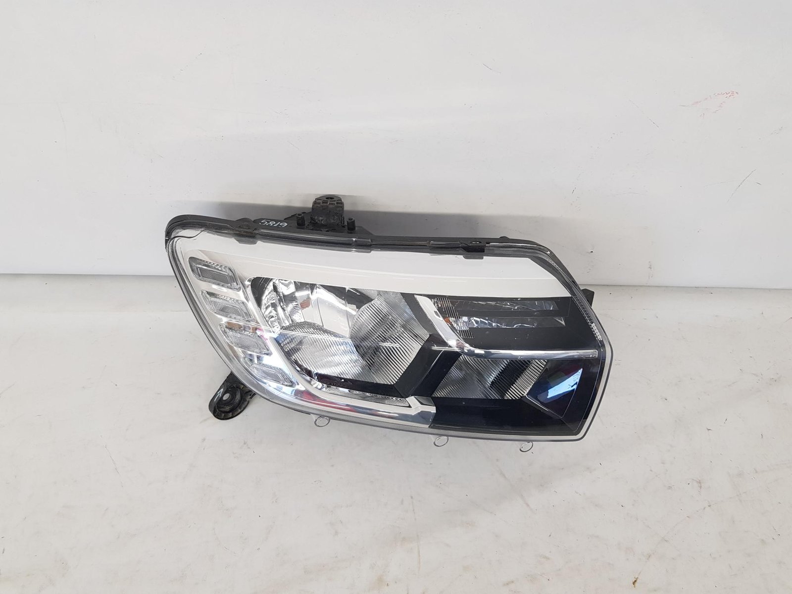 Far dreapta Dacia Logan 2 Sandero 2 facelift 260105925R 2017 2018 2019 2020 - imagine 5