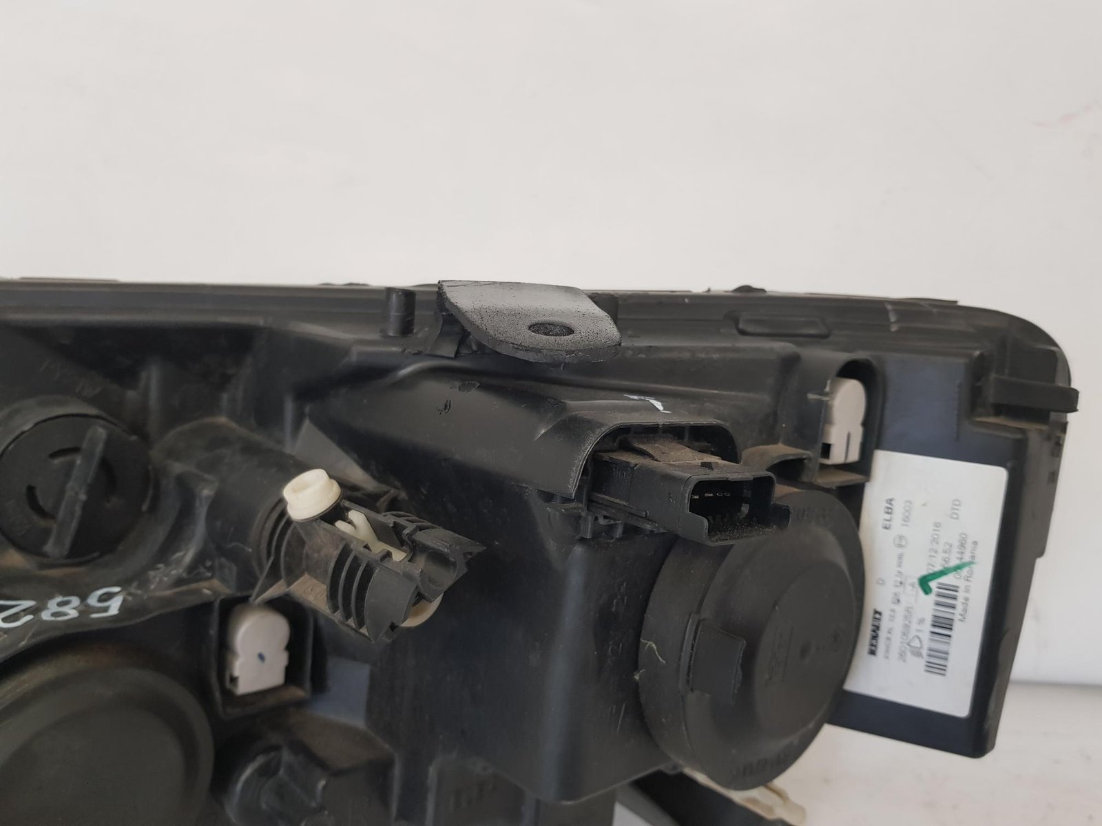 Far dreapta Dacia Logan 2 Sandero 2 facelift 260105925R 2017 2018 2019 2020 - imagine 12
