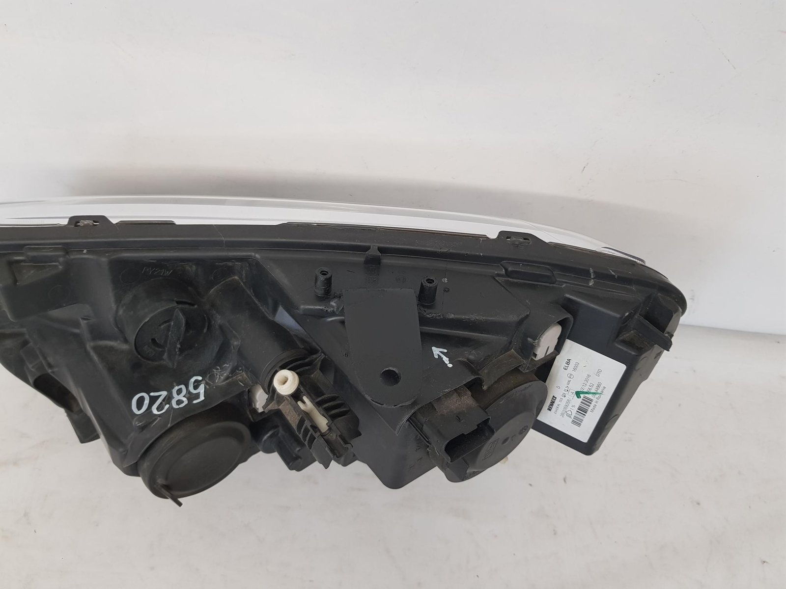 Far dreapta Dacia Logan 2 Sandero 2 facelift 260105925R 2017 2018 2019 2020 - imagine 13