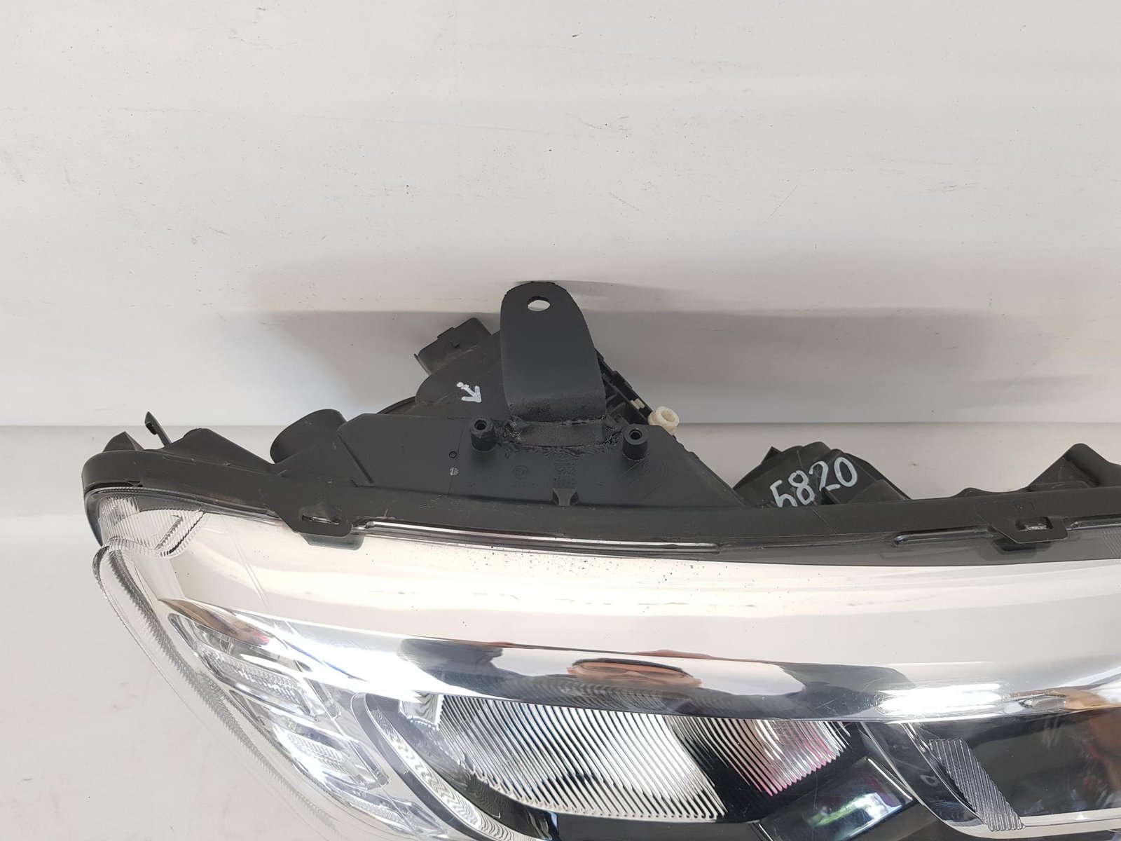 Far dreapta Dacia Logan 2 Sandero 2 facelift 260105925R 2017 2018 2019 2020 - imagine 6