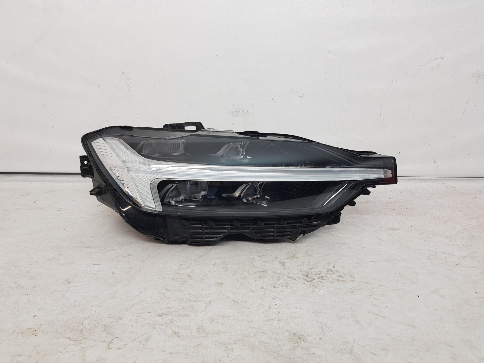 Far dreapta full led Volvo XC60 32404706 2017 2018 2019 2020 2021