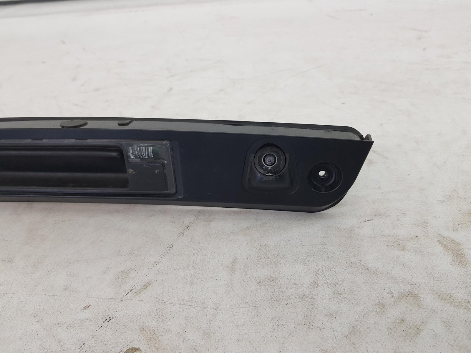 Bagheta buton deschidere portbagaj lampi led numar camera marsarier Volvo XC40 32310964 2017 2018 2019 2020 2021 2022 2023 - imagine 3