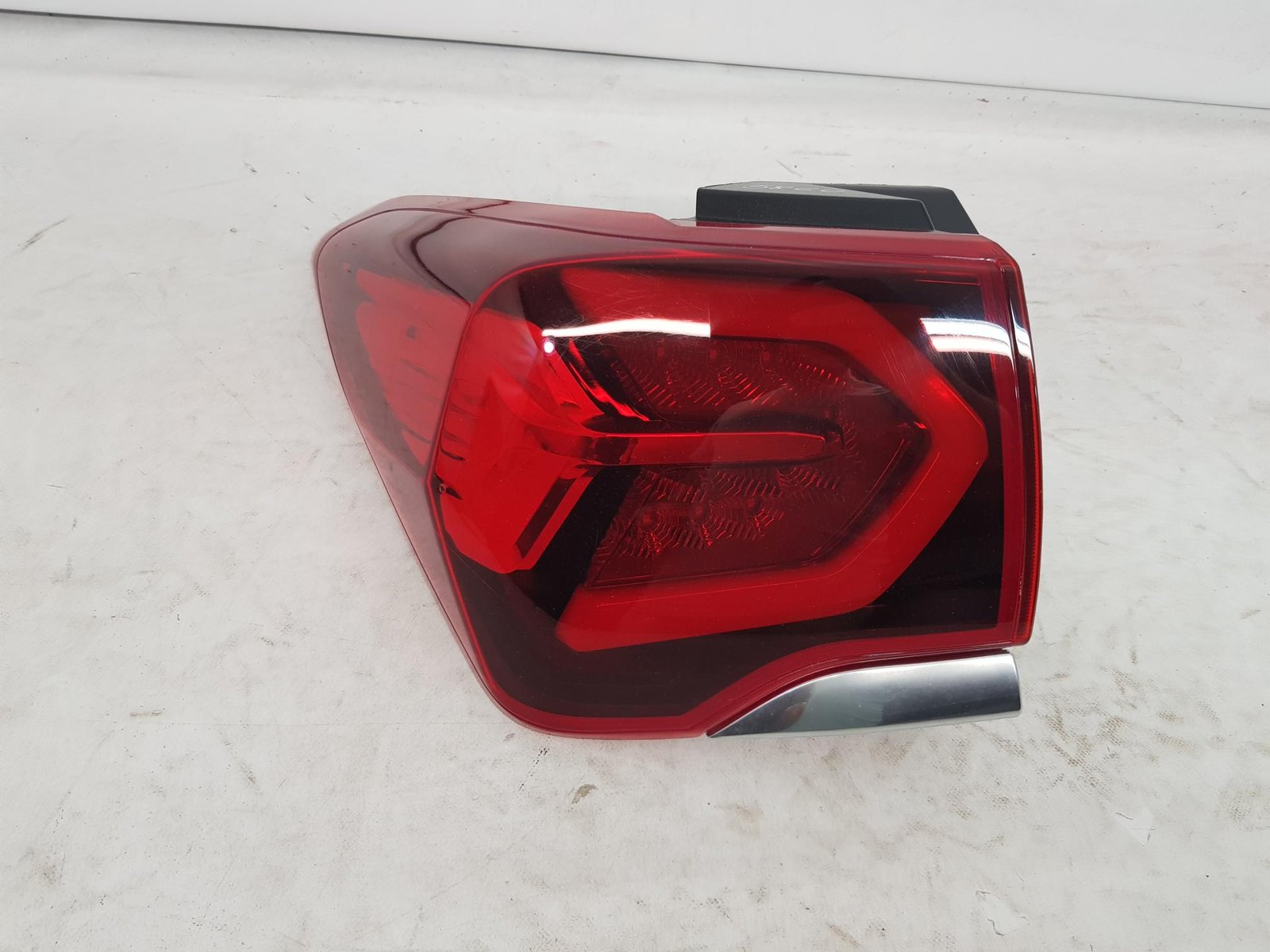 Stop tripla stanga pe aripa Ssangyong Korando C300 83601-37001 2019 2020 2021 2022 2023