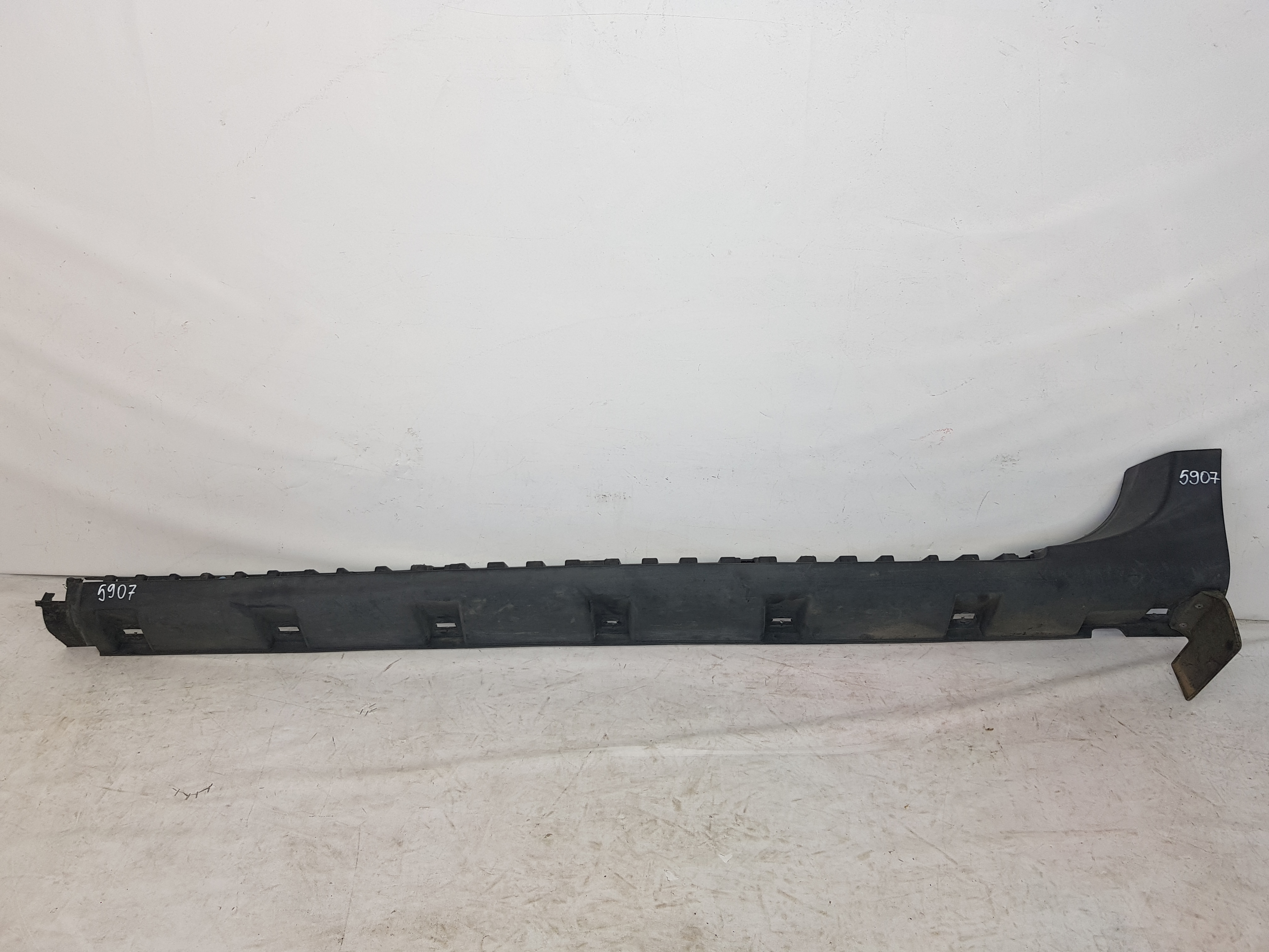 Ornament prag stanga Dacia Duster 764580002R 2009 2010 2011 2012 2013 2014 2015 2016