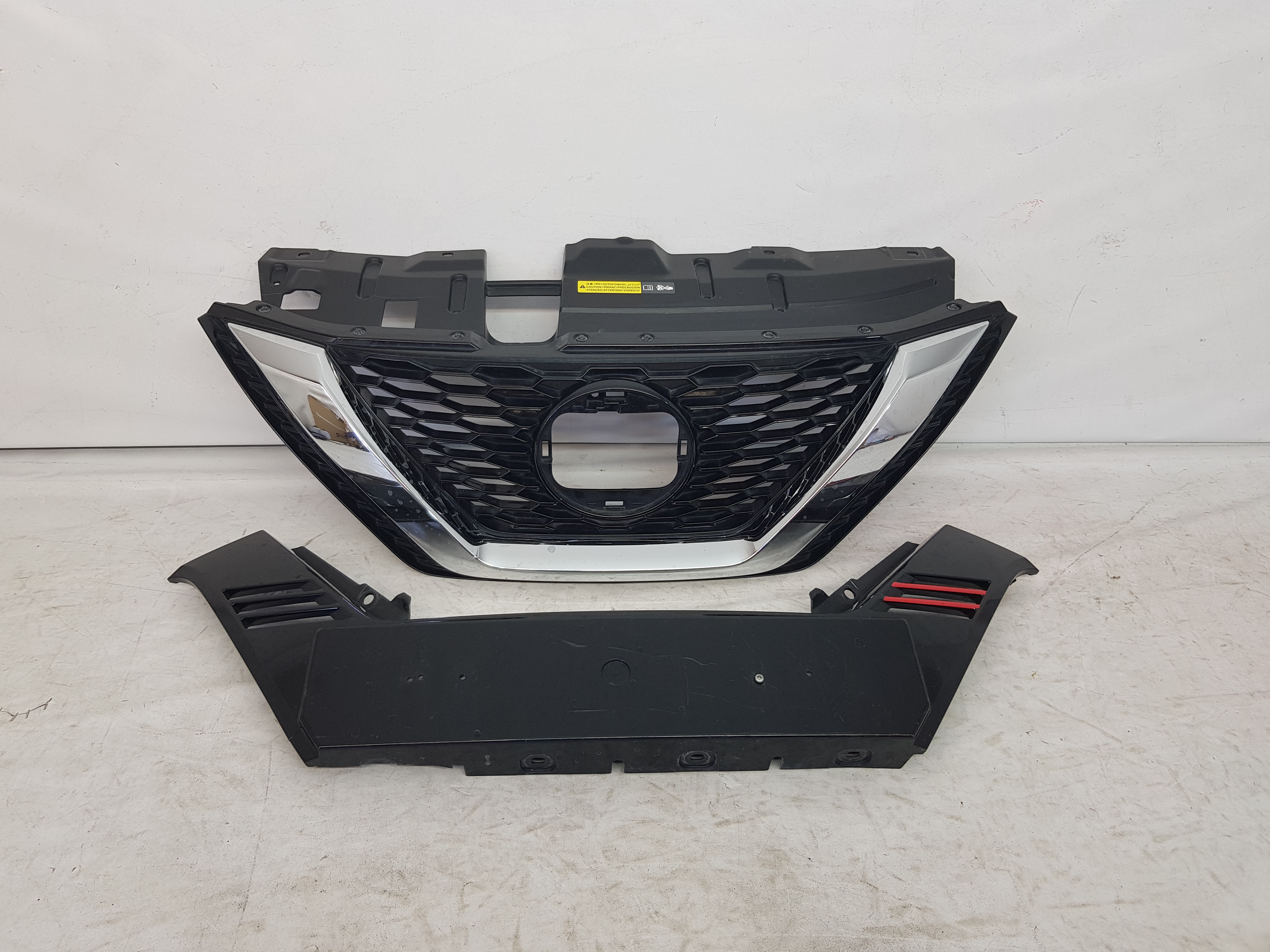 Grila radiator bara fata Nissan Qashqai 62070HV01A 2019 2020 2021 2022 2023 2024