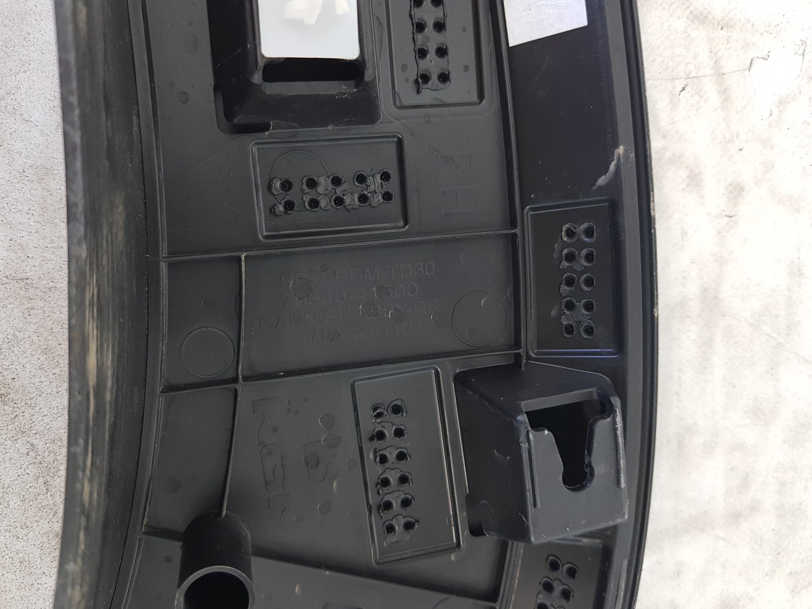 Bandou ornament aripa dreapta spate Ssangyong KGM Korando 79540-41500 2024 2025 2026 - imagine 11