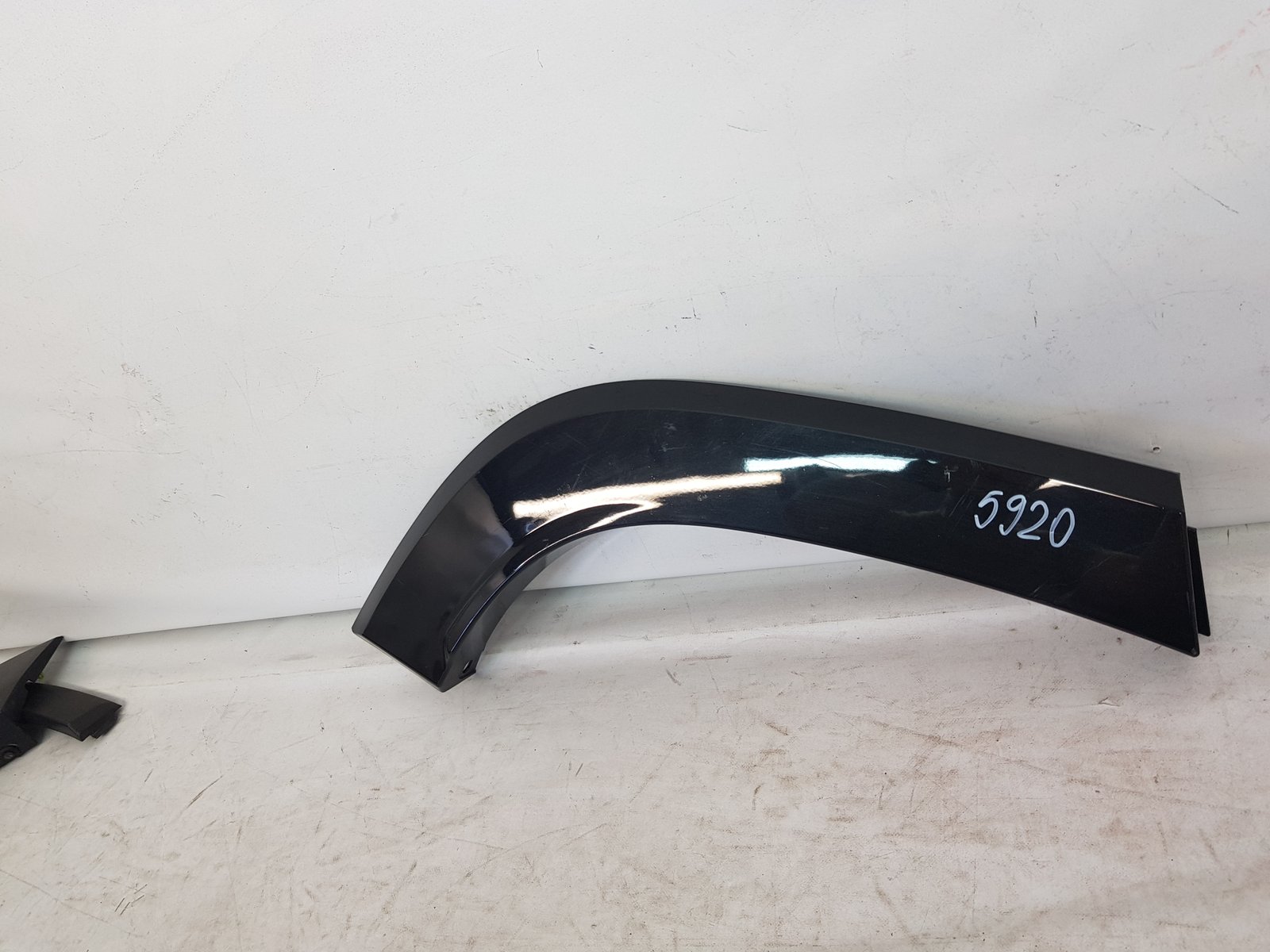 Bandou ornament aripa dreapta spate Ssangyong KGM Korando 79540-41500 2024 2025 2026 - imagine 4