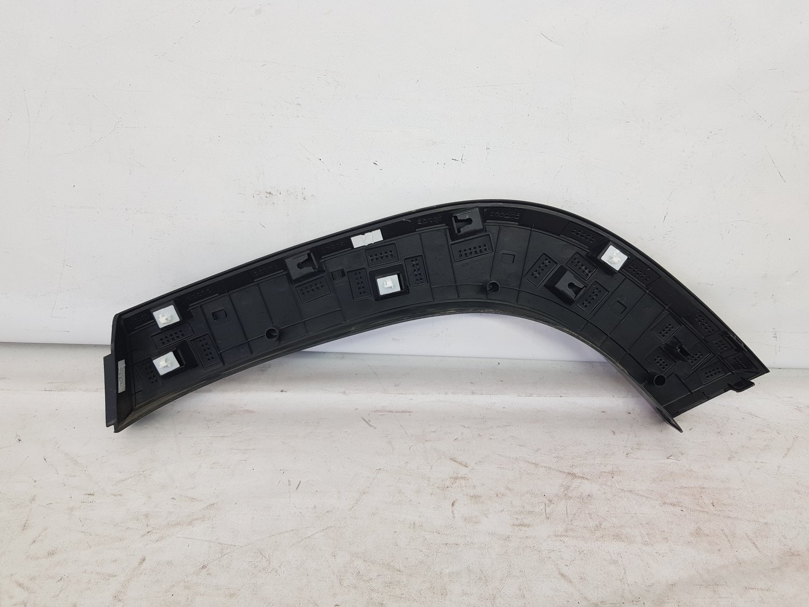 Bandou ornament aripa dreapta spate Ssangyong KGM Korando 79540-41500 2024 2025 2026 - imagine 6