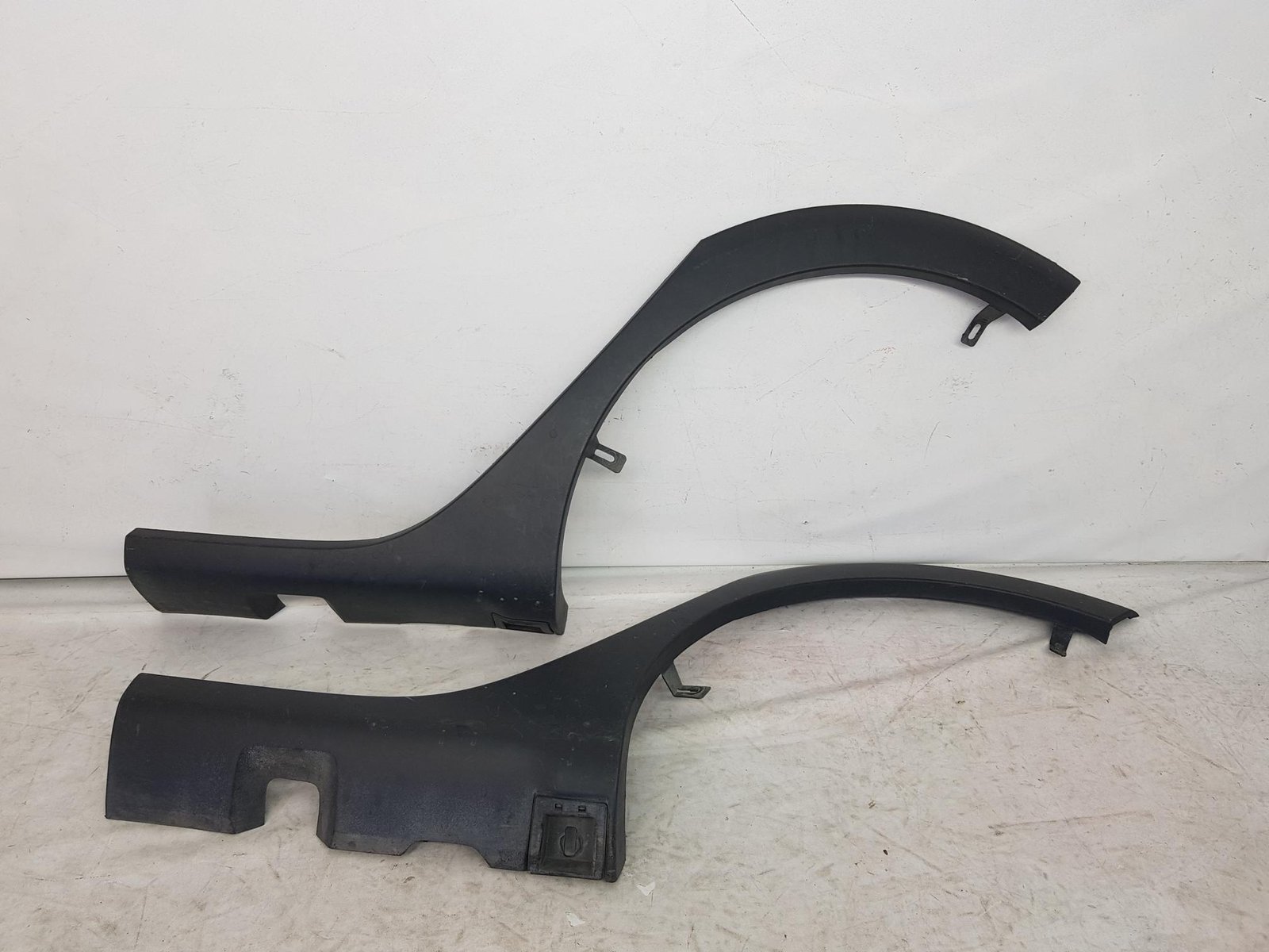 Ornament bandou aripa stanga spate Dacia Sandero 2 Stepway 788A3-1751R 2012 2013 2014 2015 2016 2017 2018 2019 2020