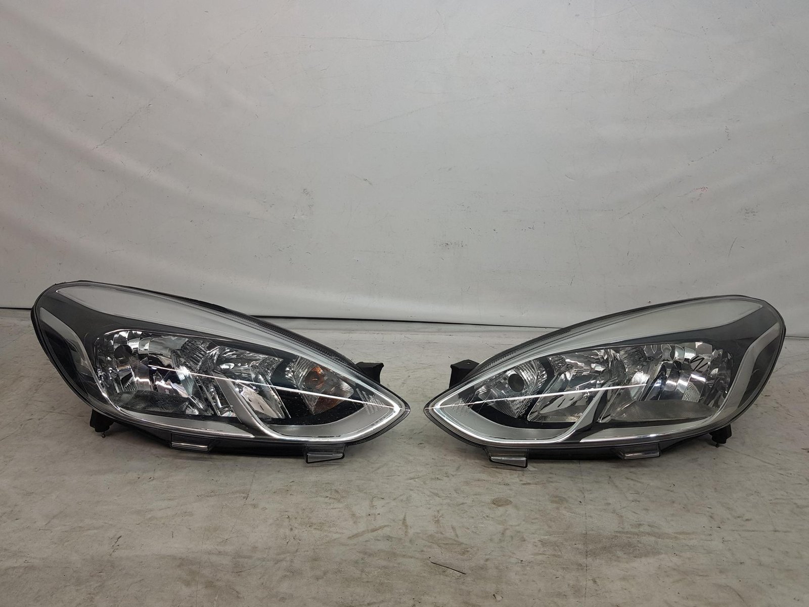 Far stanga dreapta Ford Fiesta H1BB-13W030-AE 2017 2018 2019 2020