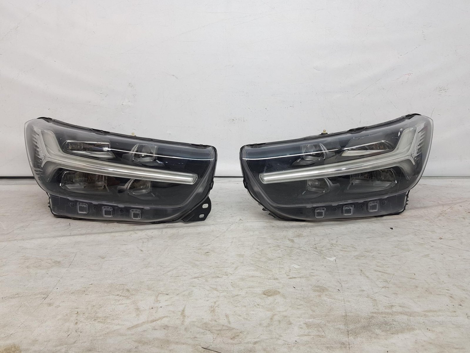 Far stanga dreapta full led Volvo XC40 32133578 2017 2018 2019 2020 2021 2022 2023 2024