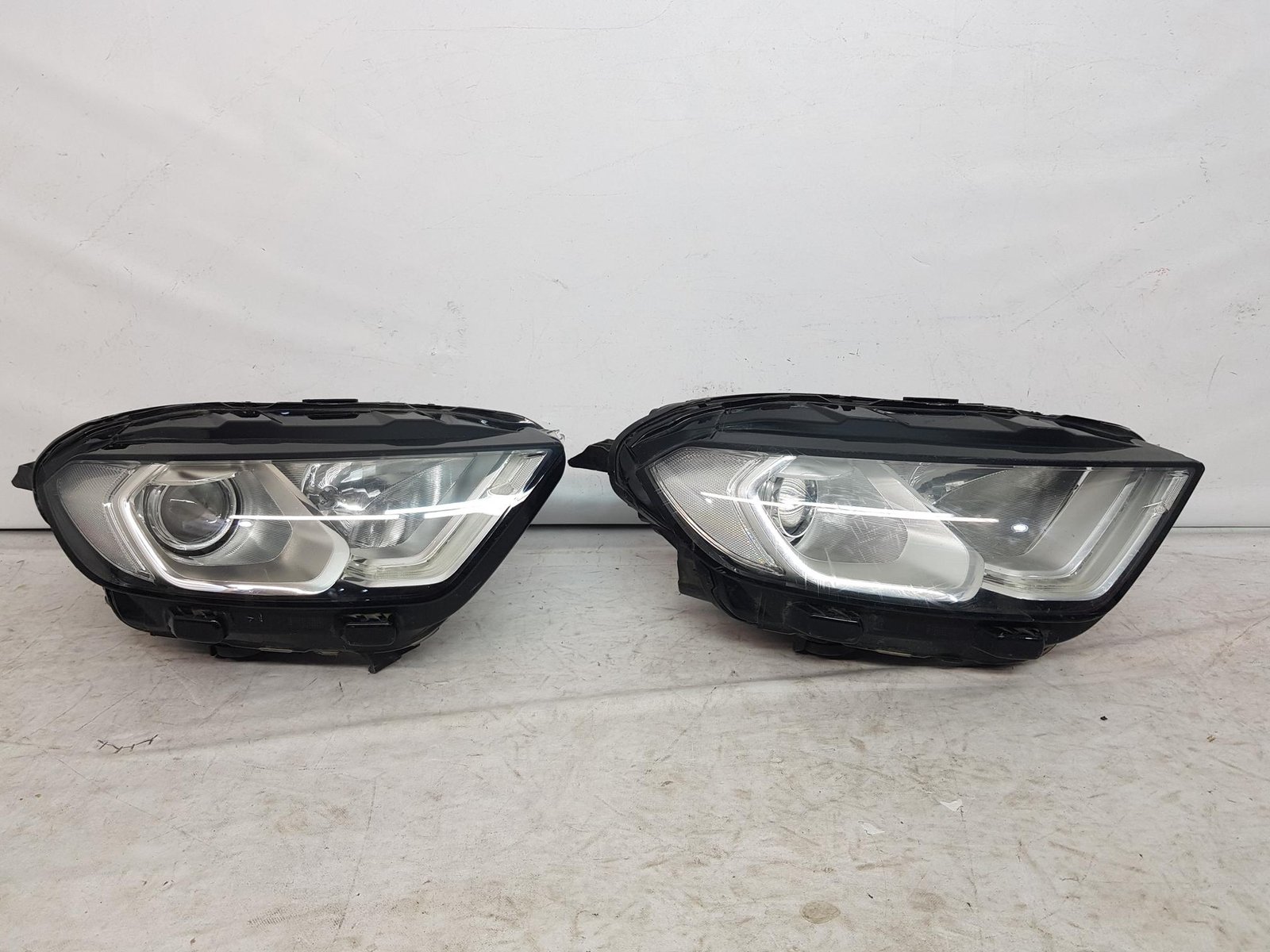 Far dreapta halogen + led Ford Ecosport facelift GN15-13W029-JE 2017 2018 2019 2020