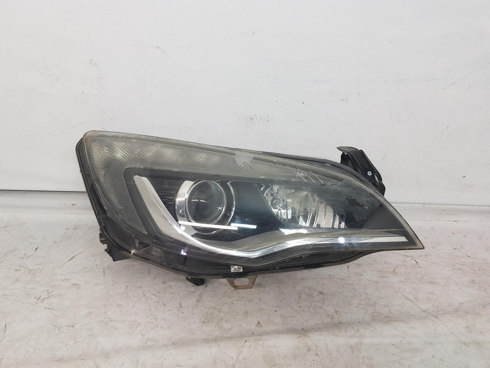 Far dreapta xenon Opel Astra J 13253651 2009 2010 2011 2012