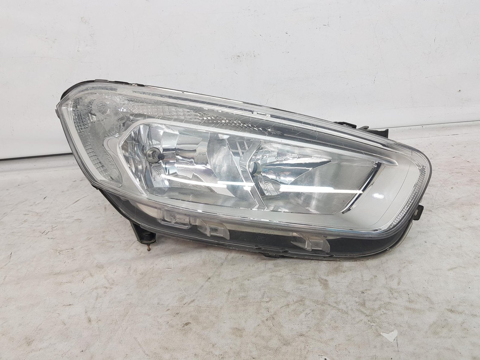 Far dreapta halogen Ford Transit Courier ET76-13W029-AK 2013 2014 2015 2016 2017