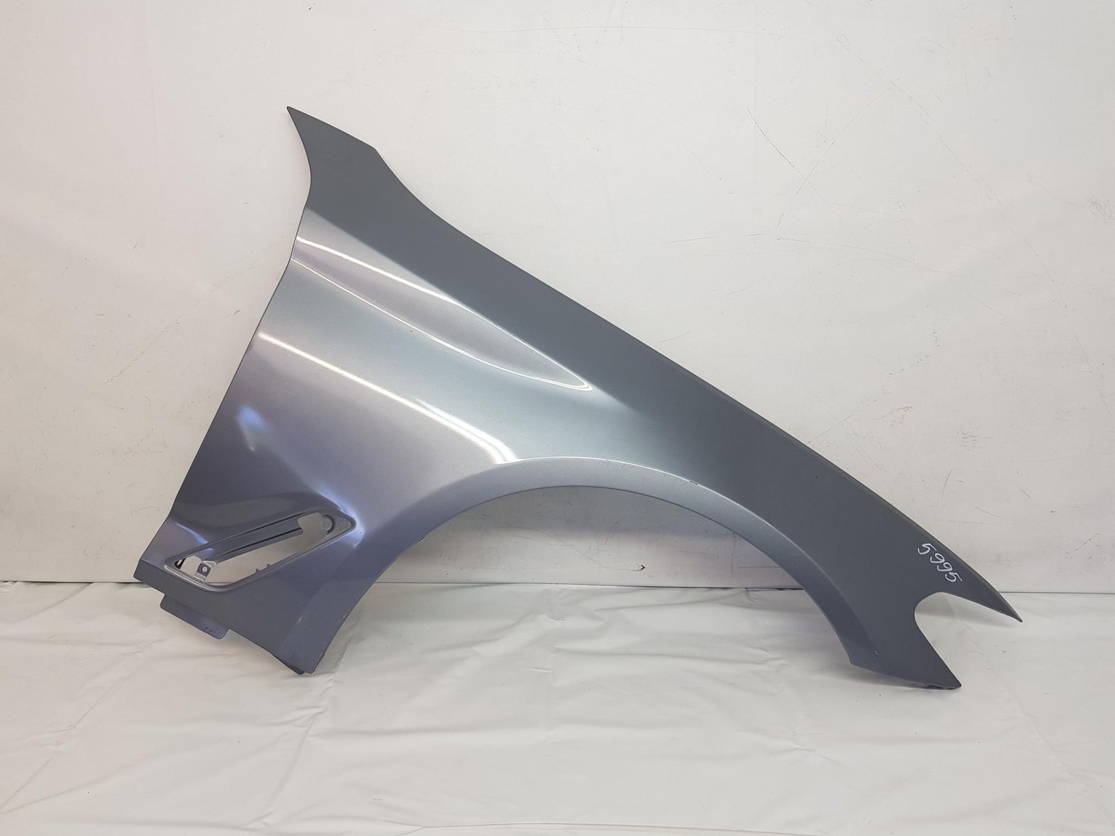 Aripa dreapta fata BMW Seria 5 G30 G31 2017 2017 2018 2019 2020 2021 2022 2023