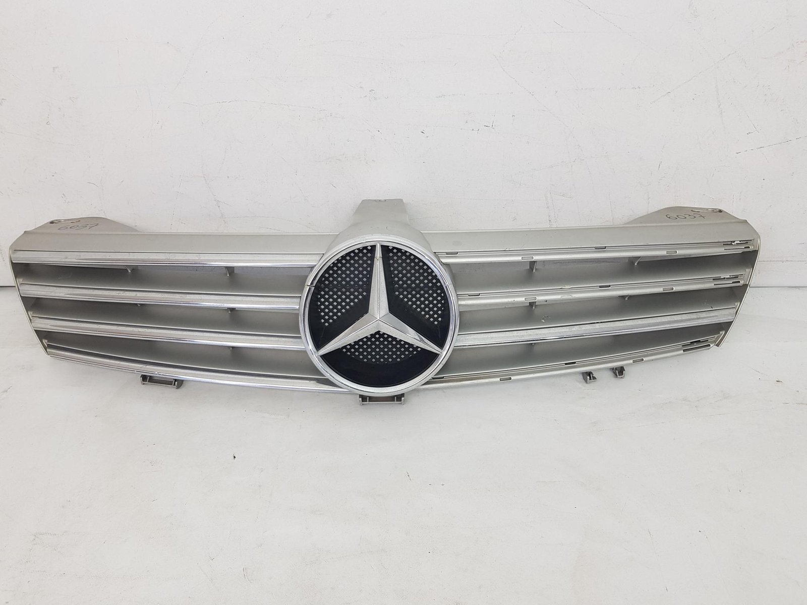 Grila radiator Mercedes CLS C219 A2198800083 2004 2005 2006 2007 2008
