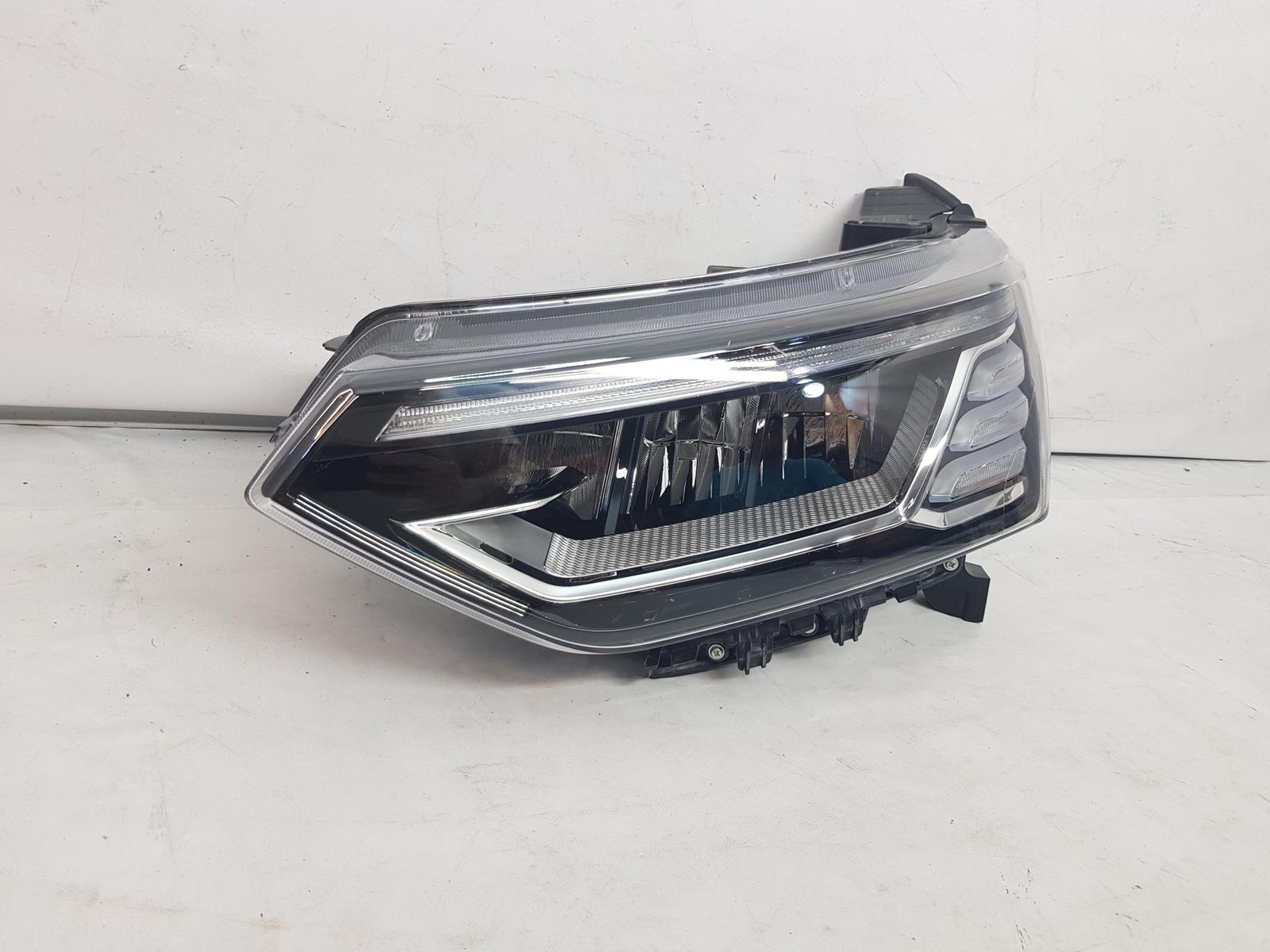Far stanga full led Ssangyong KGM Korando C300 8310137201 2019 2020 2021 2022 2023 2024 - imagine 4